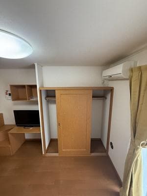 Room image 8
