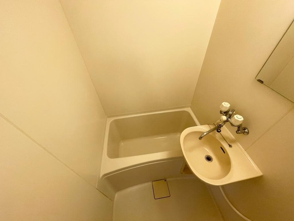 Room image 8
