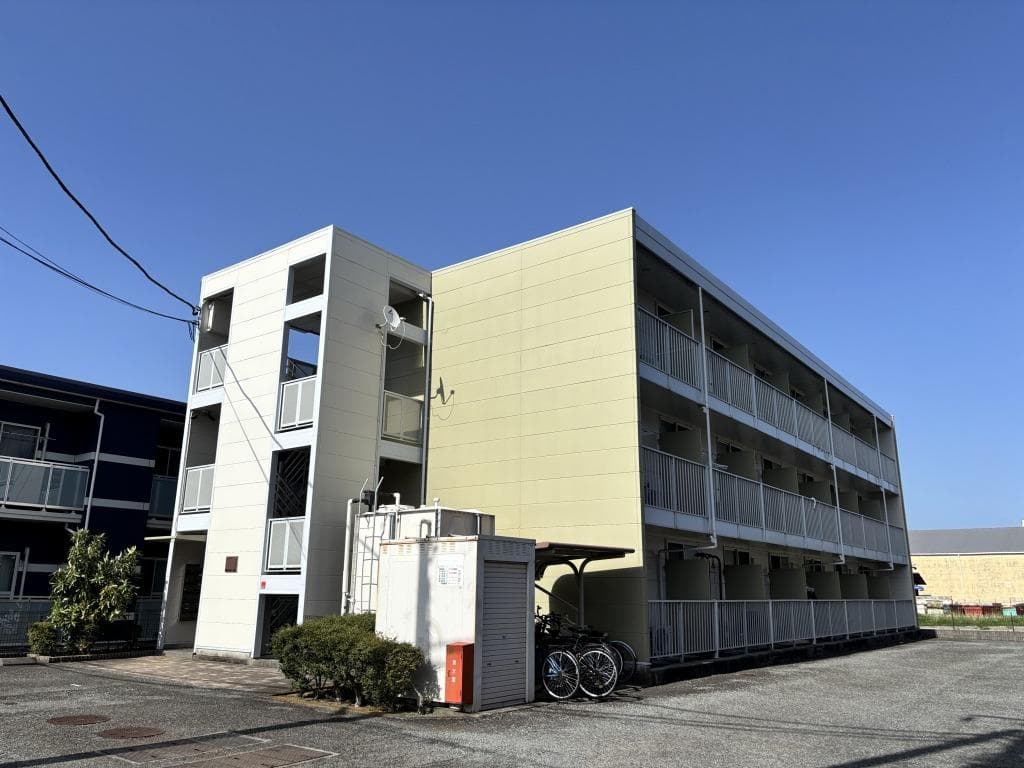 Main exterior of leopalace Banryu