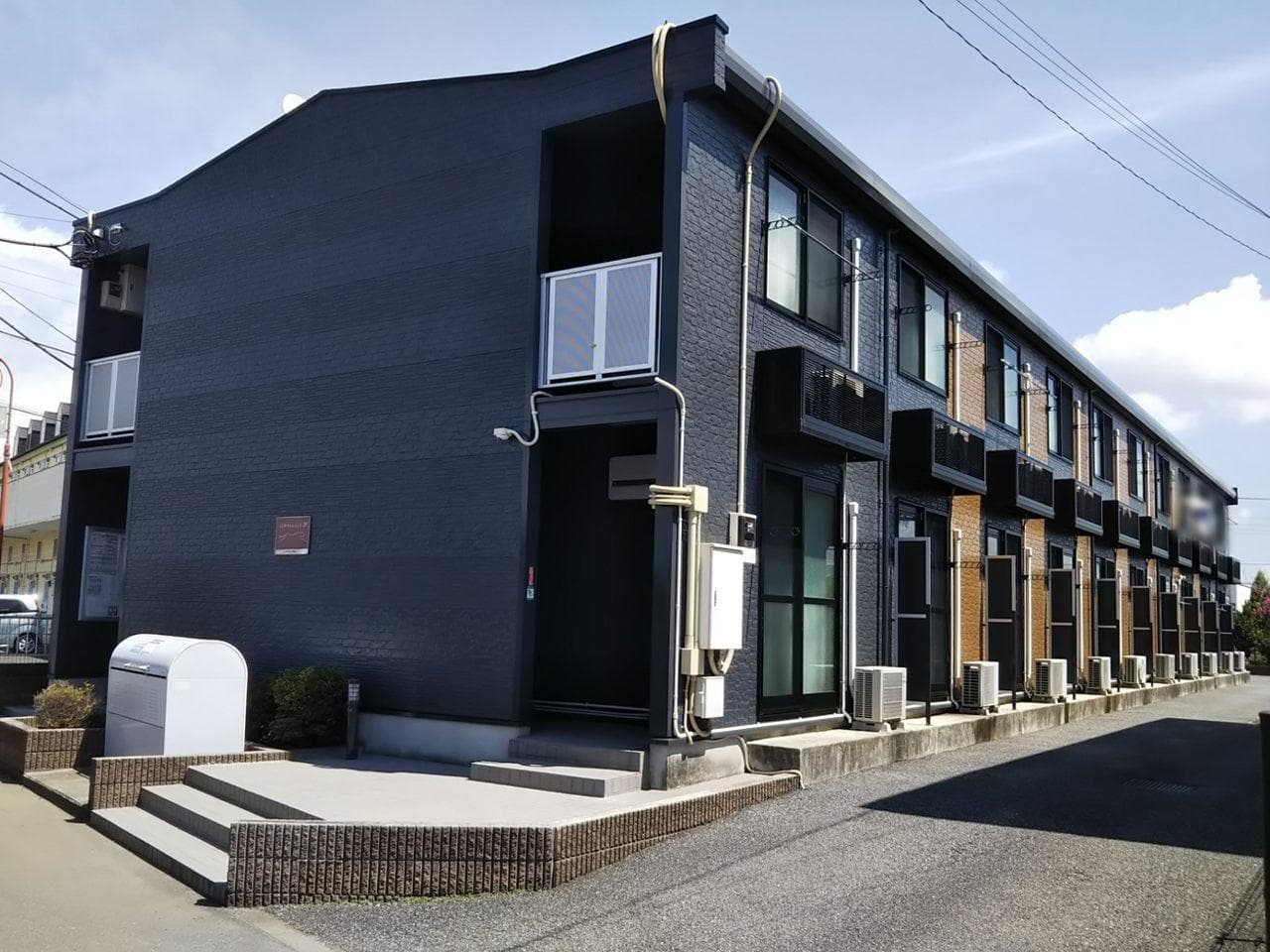 Main exterior of leopalace Mukouyama I