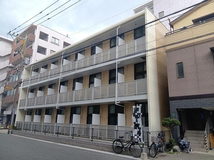 Main exterior of leopalace Syu
