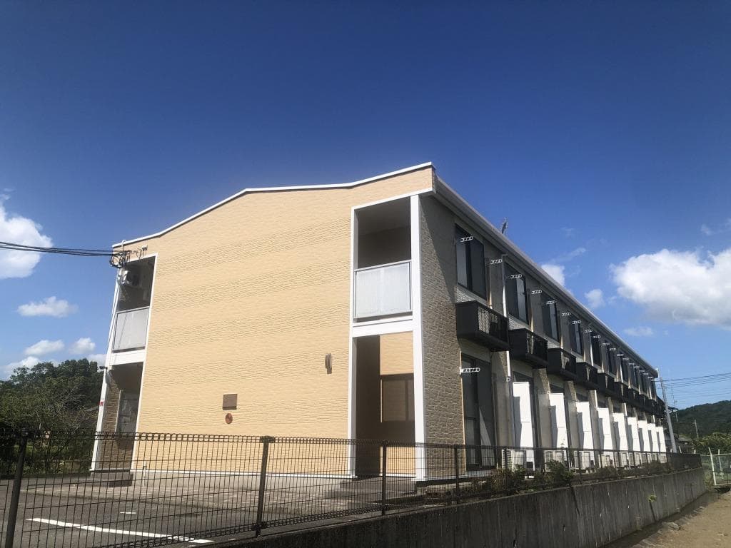 Main exterior of leopalace Suganuma