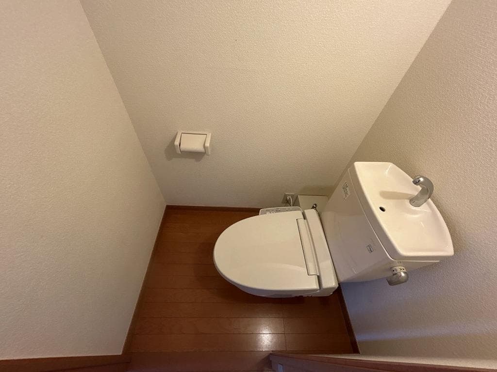 Room image 8