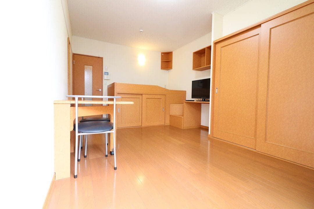 Room image 10