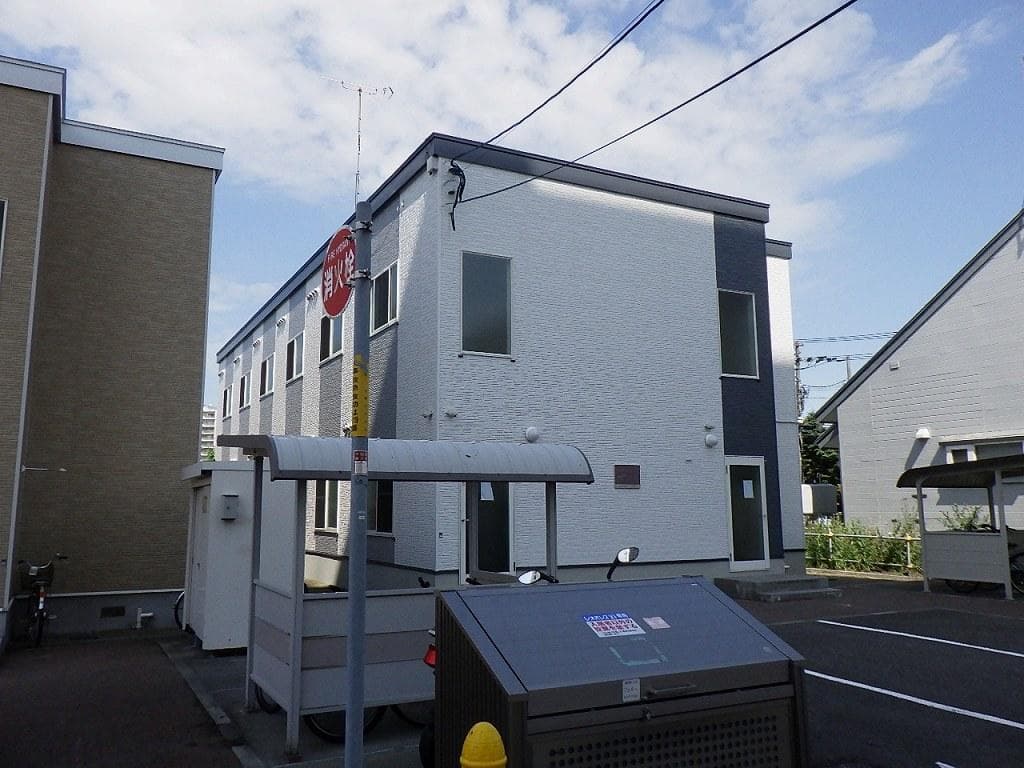 Main exterior of leopalace Inaho