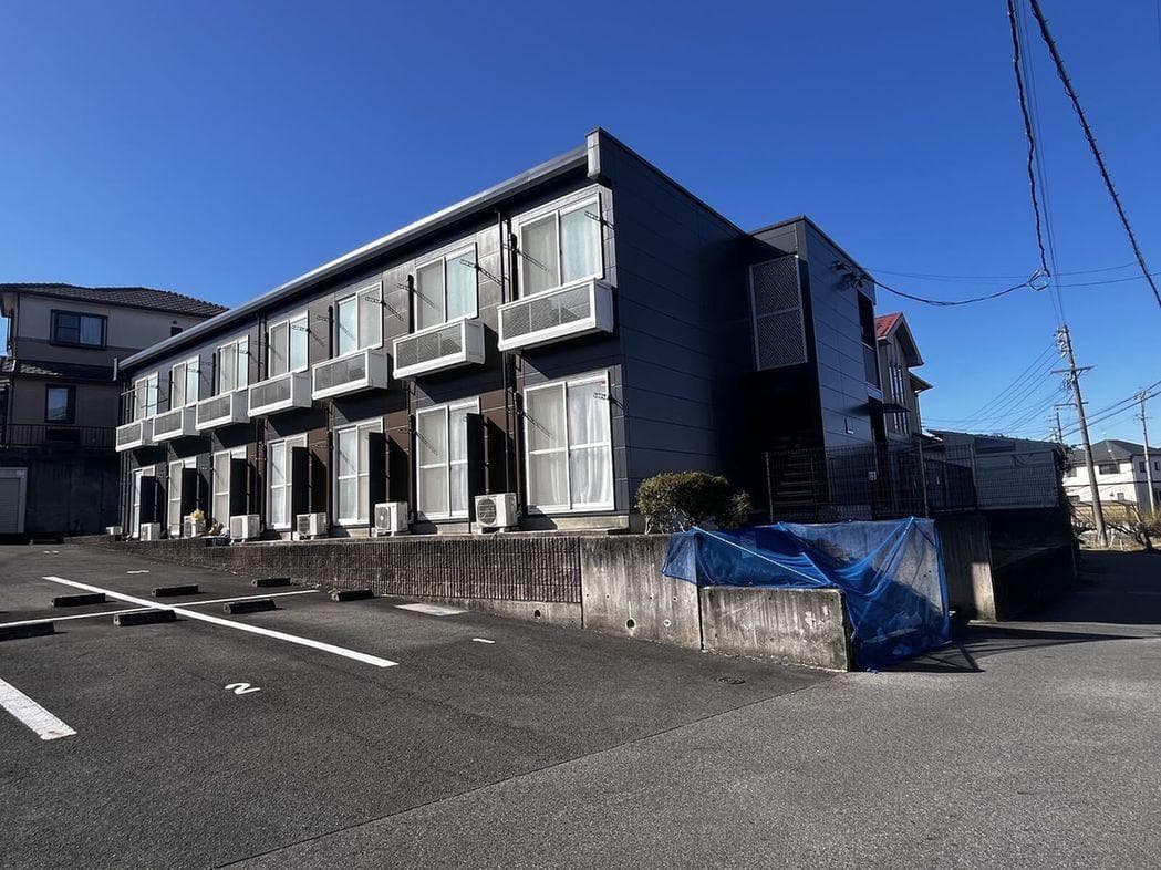 Main exterior of leopalace Eclair Fujitsuka