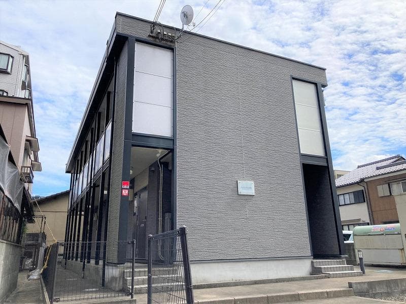 Main exterior of leopalace Crane Court Orihara