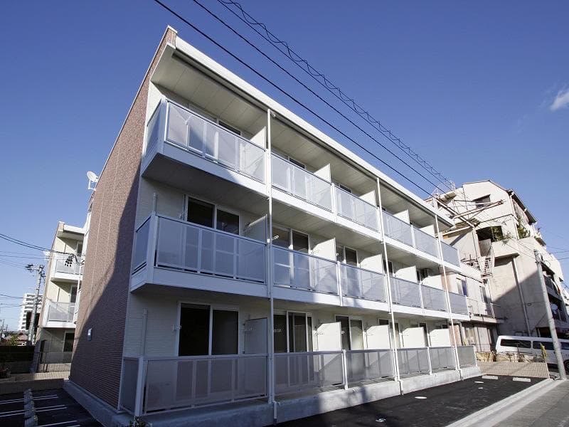 Main exterior of leopalace Shirakane