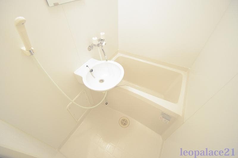 Room image 12