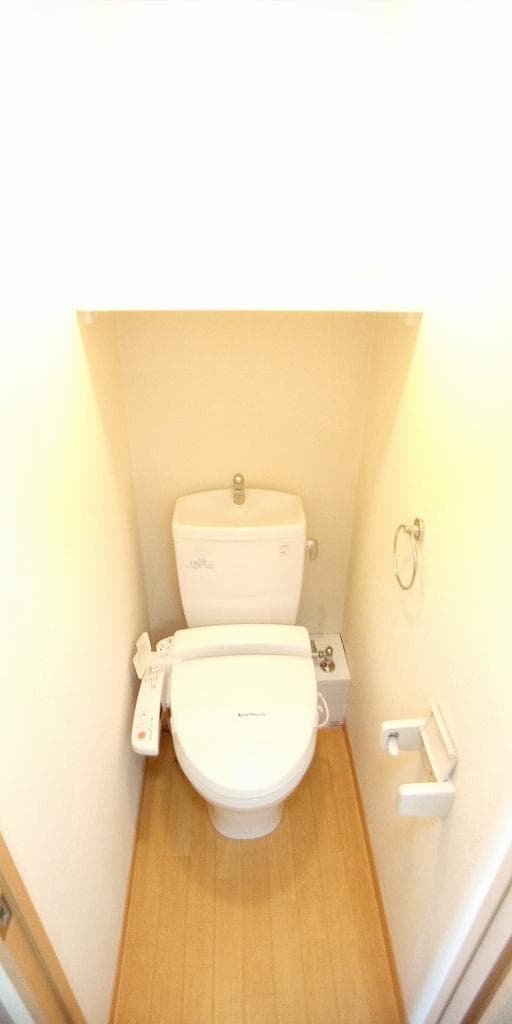 Room image 8