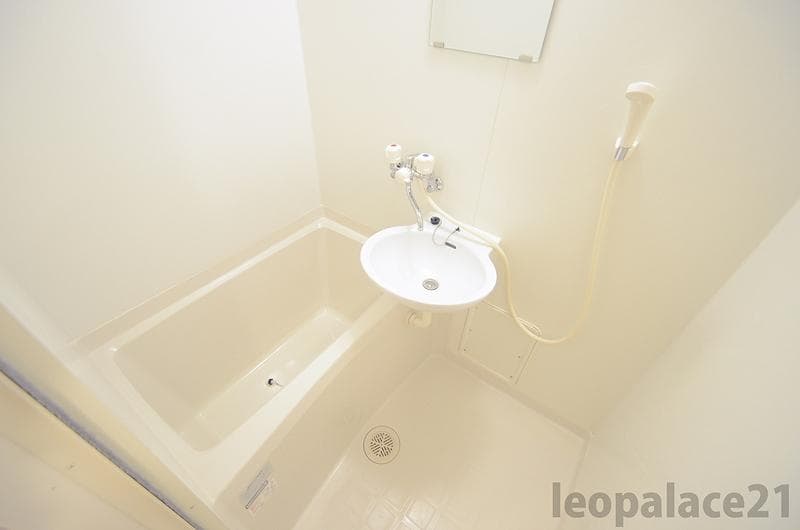 Room image 11