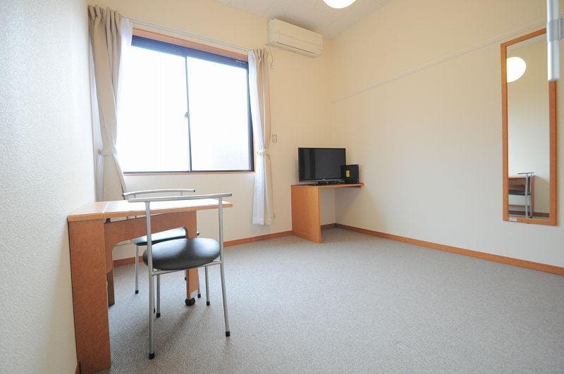 Room image 8