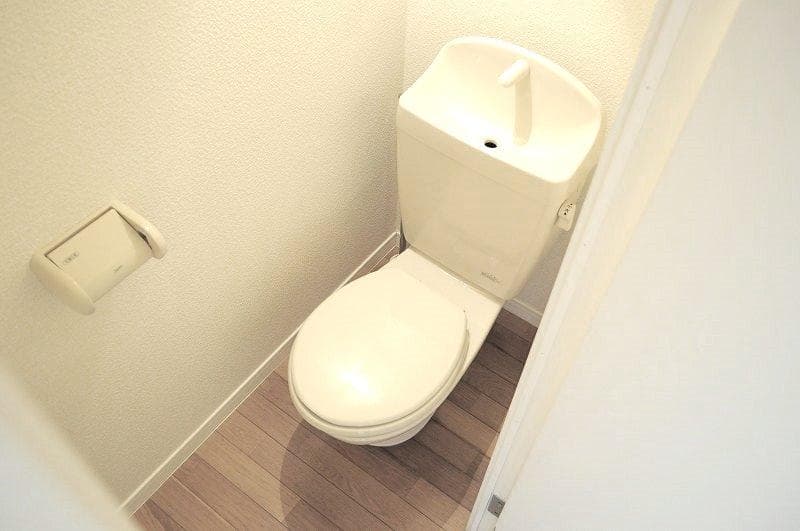 Room image 8