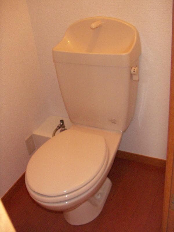 Room image 8
