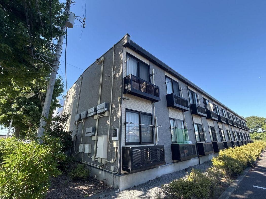 Main exterior of leopalace Saison