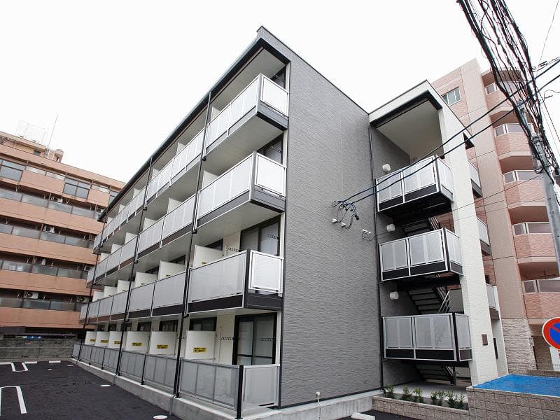 Main exterior of leopalace Chiyoda