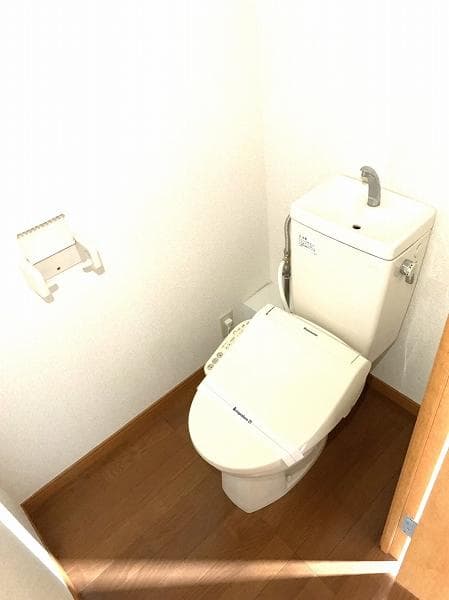 Room image 8