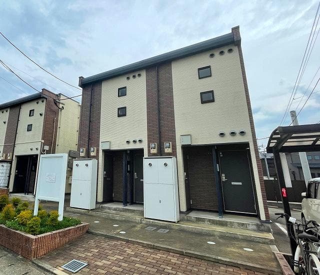 Main exterior of LEONEXT Ishihara A