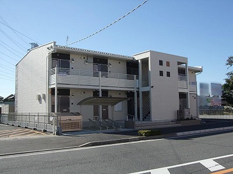 Main exterior of LEONEXT Saison Court II