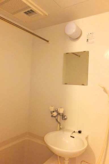 Room image 8
