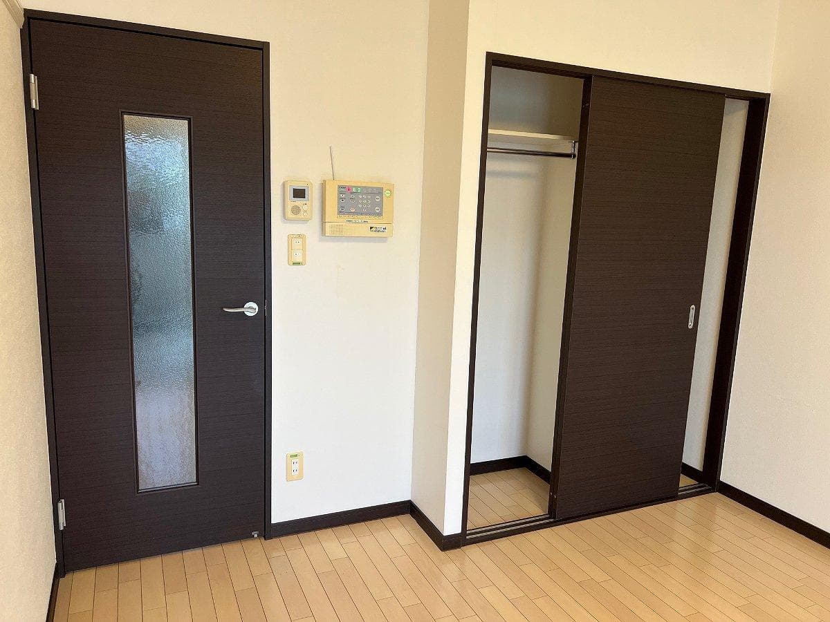 Room image 11