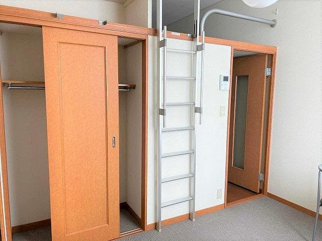 Room image 16