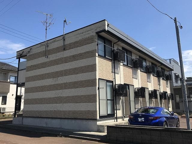 Main exterior of leopalace Crescent Mum