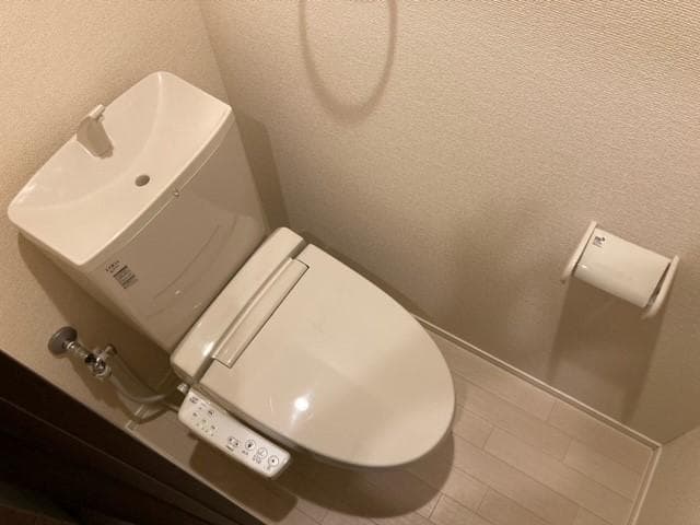 Room image 8