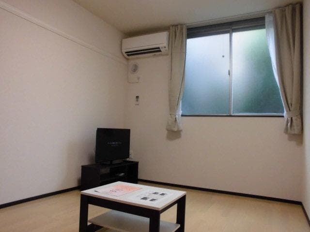 Room image 8
