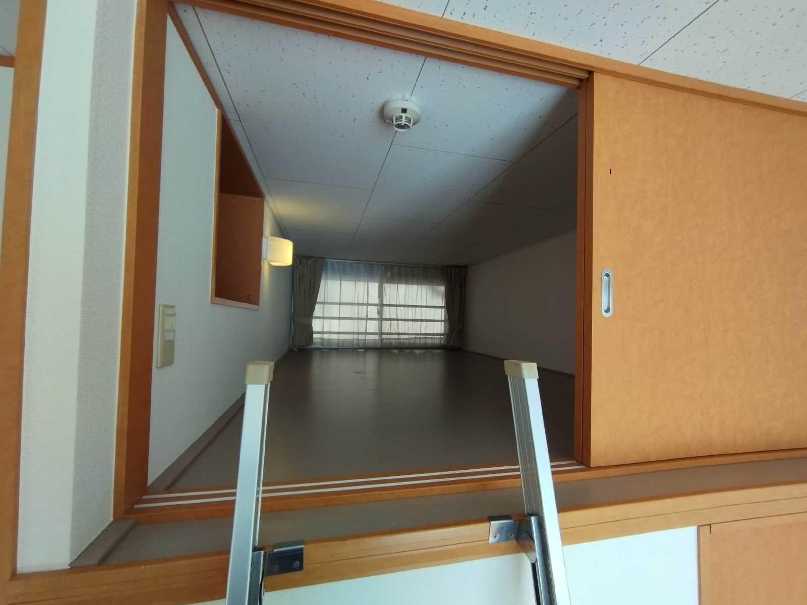 Room image 8