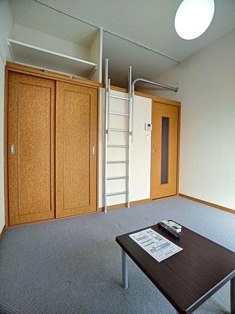 Room image 12