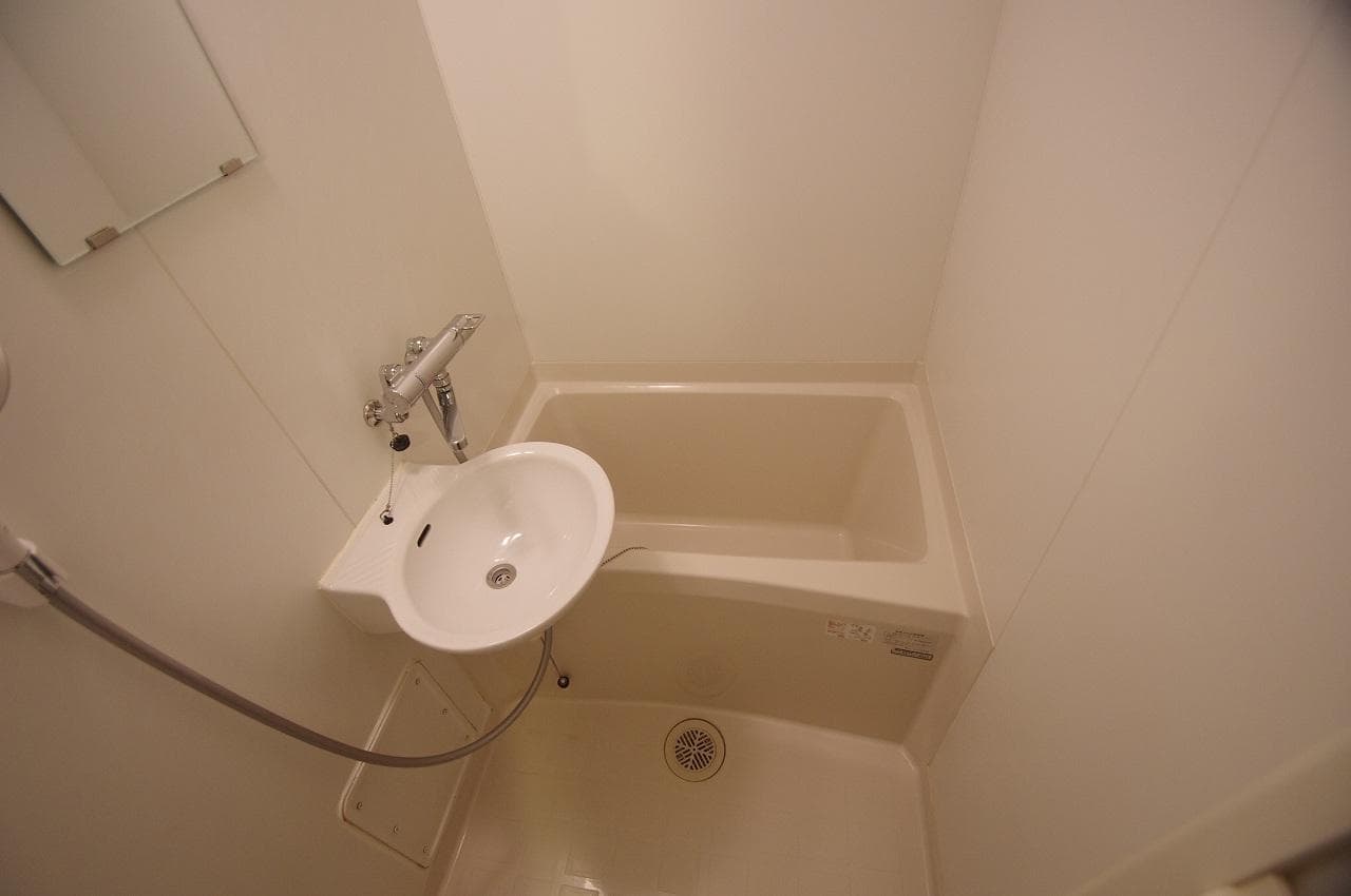 Room image 15