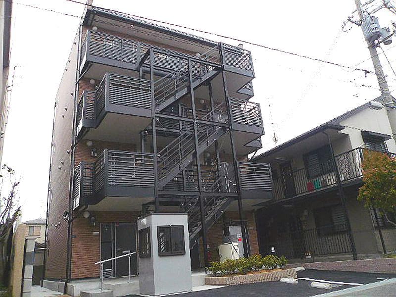 Main exterior of LEONEXT Lumiere Mikage