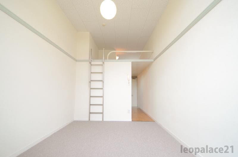 Preview interior of leopalace Takaai