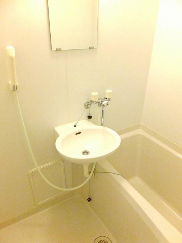 Room image 8