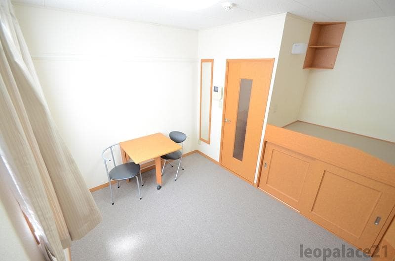 Room image 10
