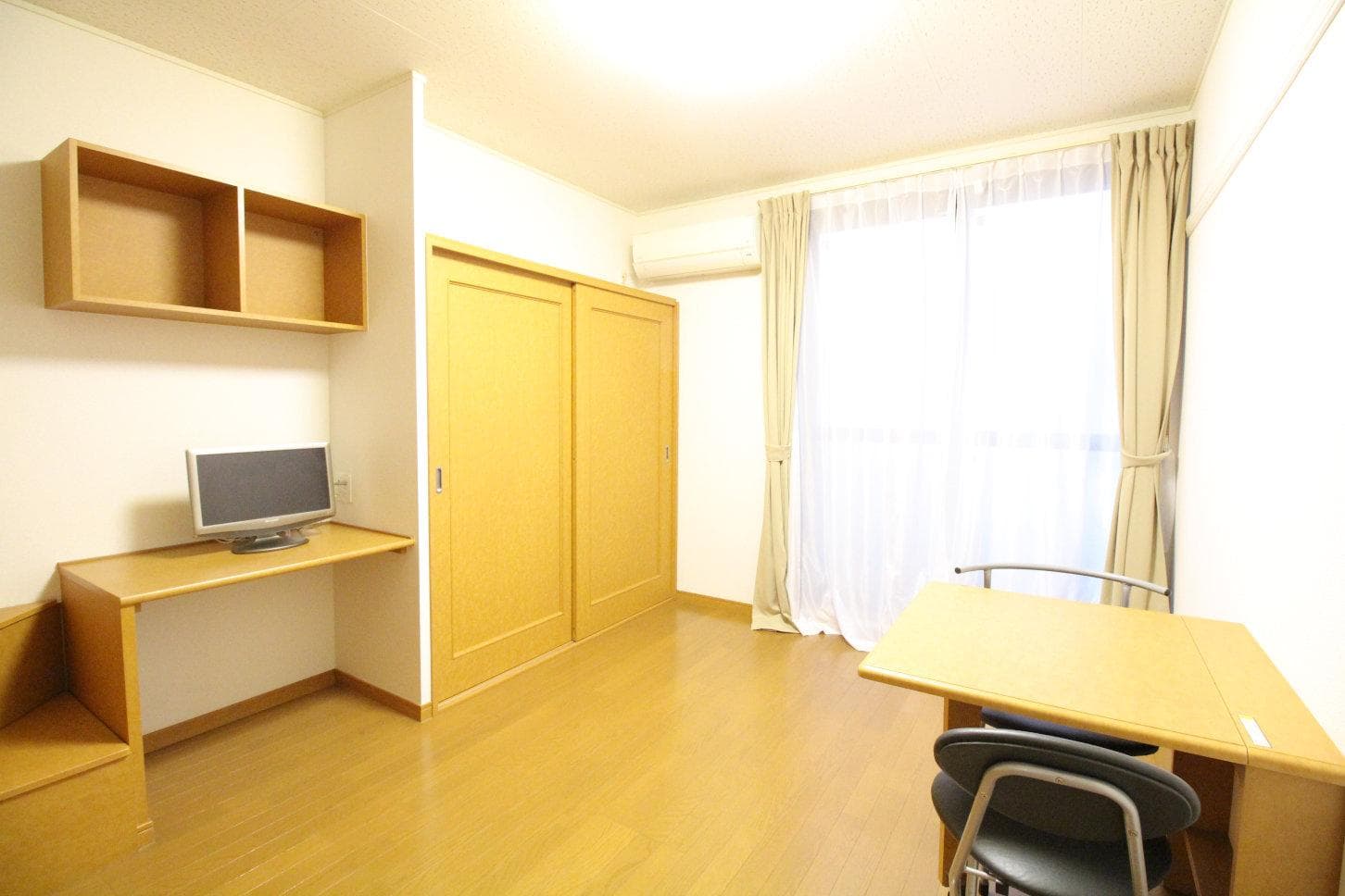 Room image 9