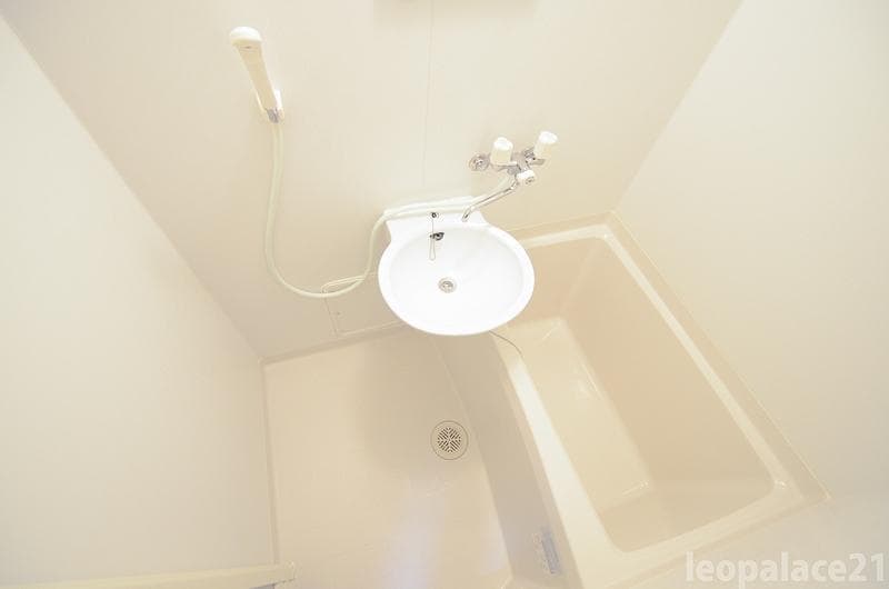 Room image 11