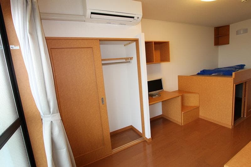 Room image 16