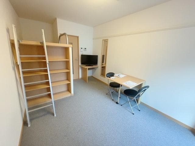 Room image 8