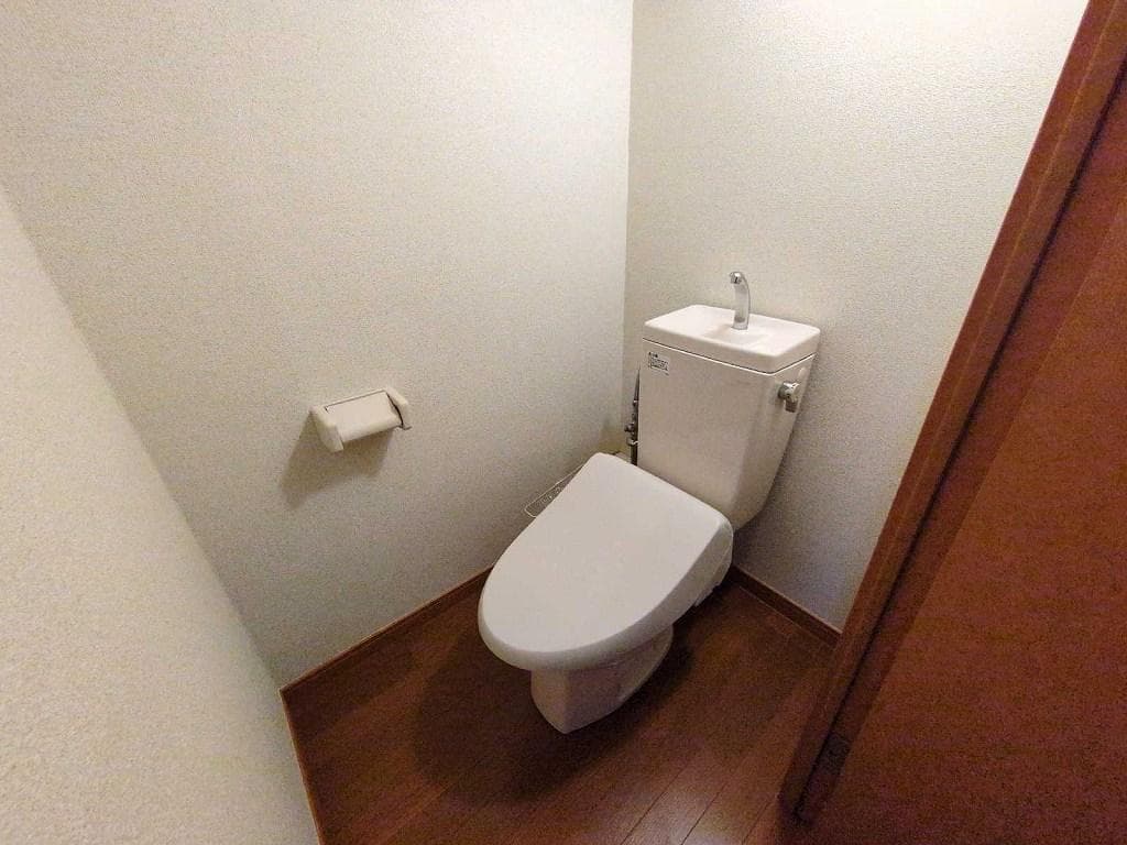 Room image 8