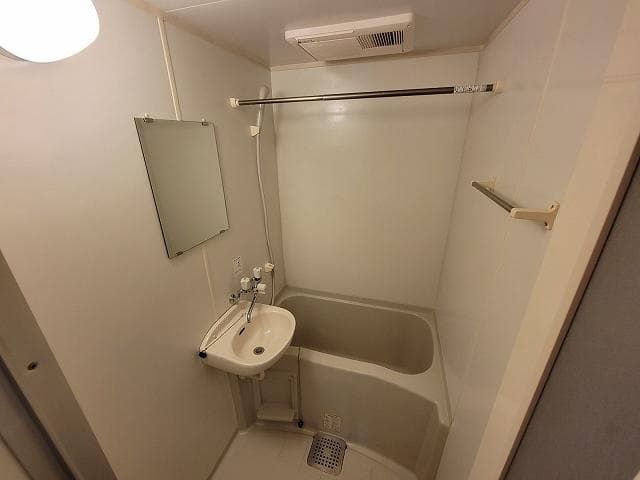 Room image 8