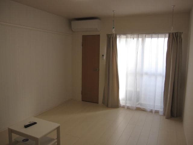 Preview interior of CLEINO Yukari Takamicho