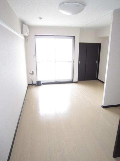 Preview interior of LEONEXT Coupure