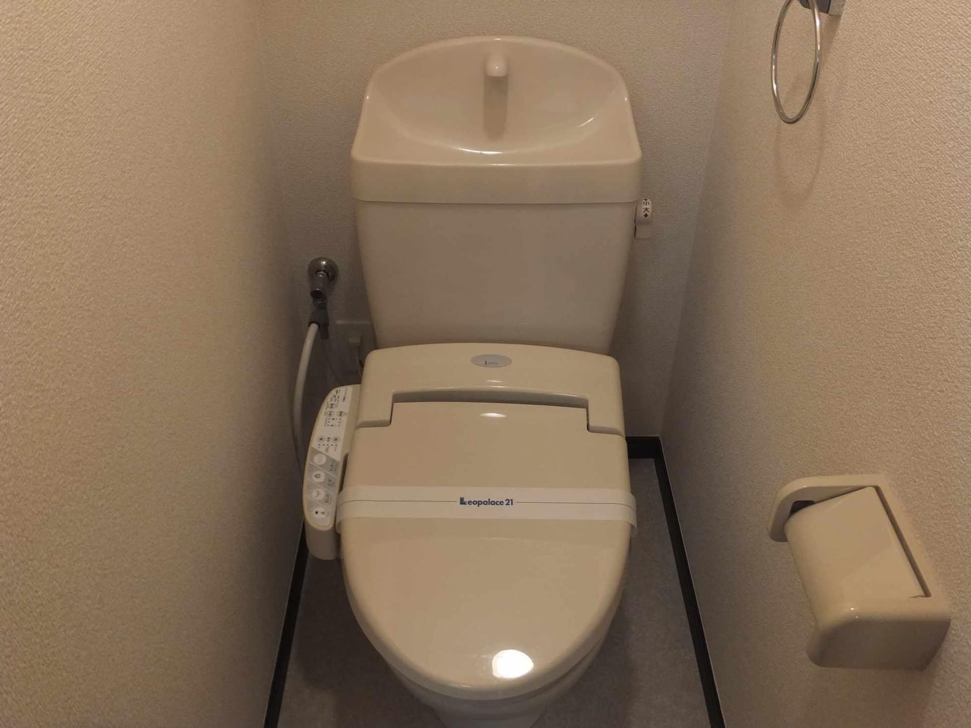 Room image 8
