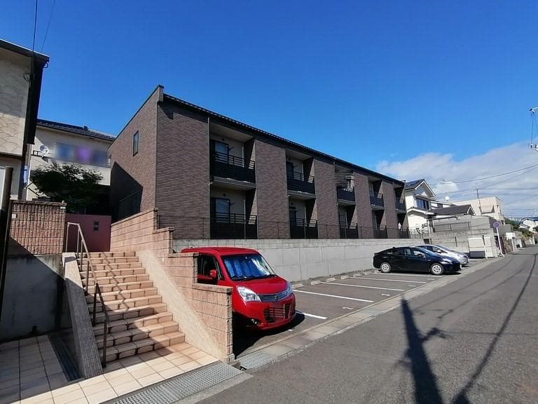 Main exterior of LEONEXT Chiyo