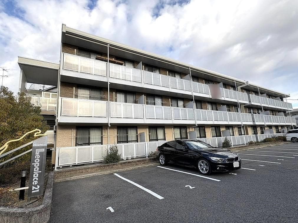 Main exterior of leopalace Onoshida II