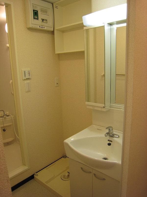 Room image 11