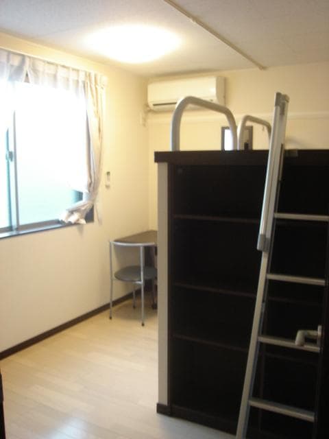 Room image 10