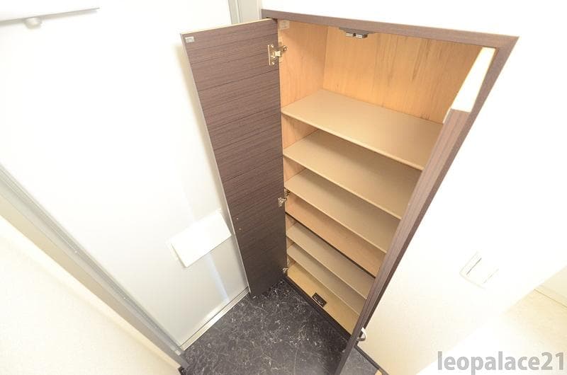 Preview interior of LEONEXT Zen